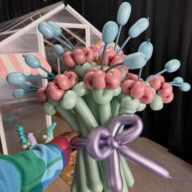 Balloon-twist flower bouquet