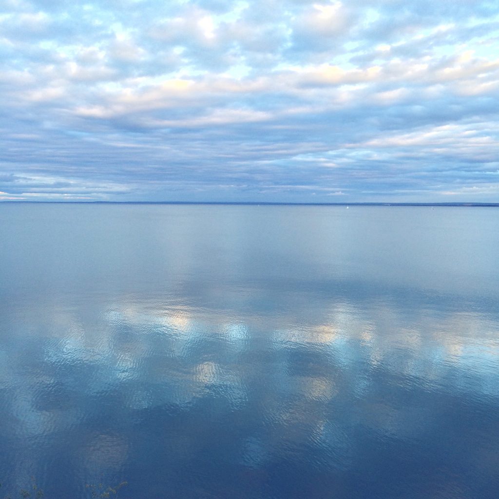 lake_superior_water_lakeshore_duluth_mn_gia_bellamy